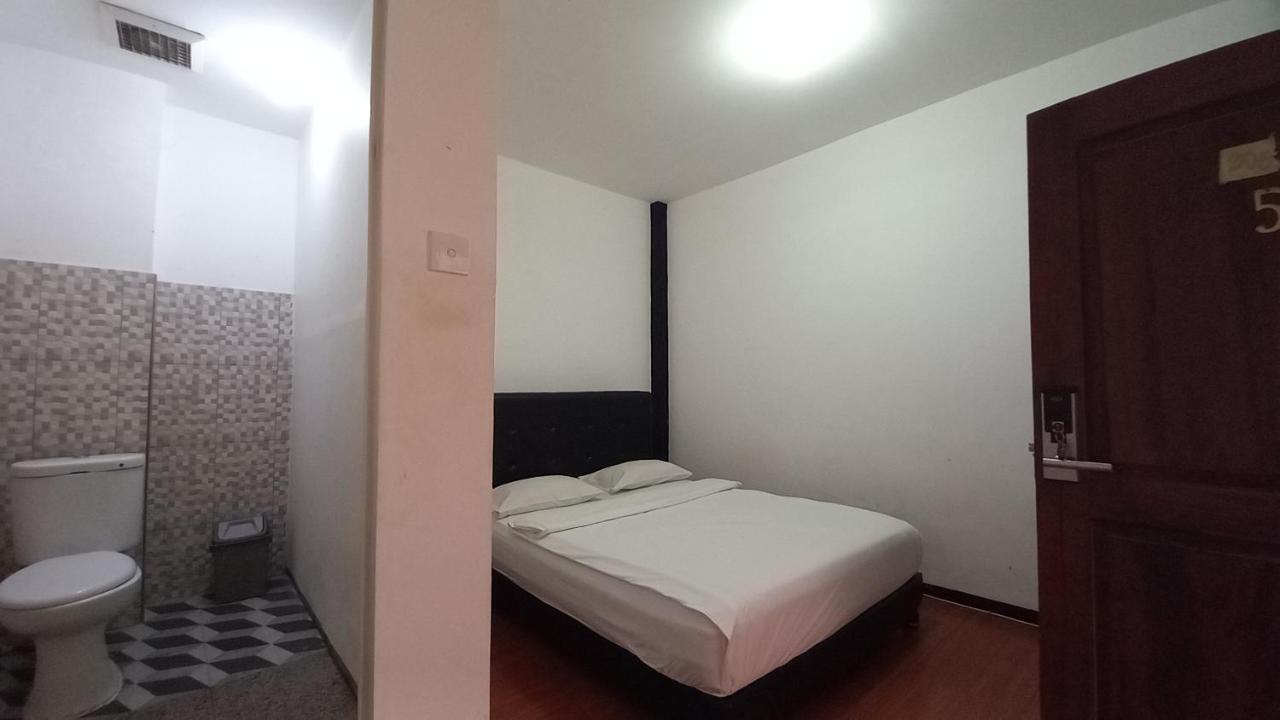 Dc Hotel & Hostel ลาบวนบาโจ ภายนอก รูปภาพ