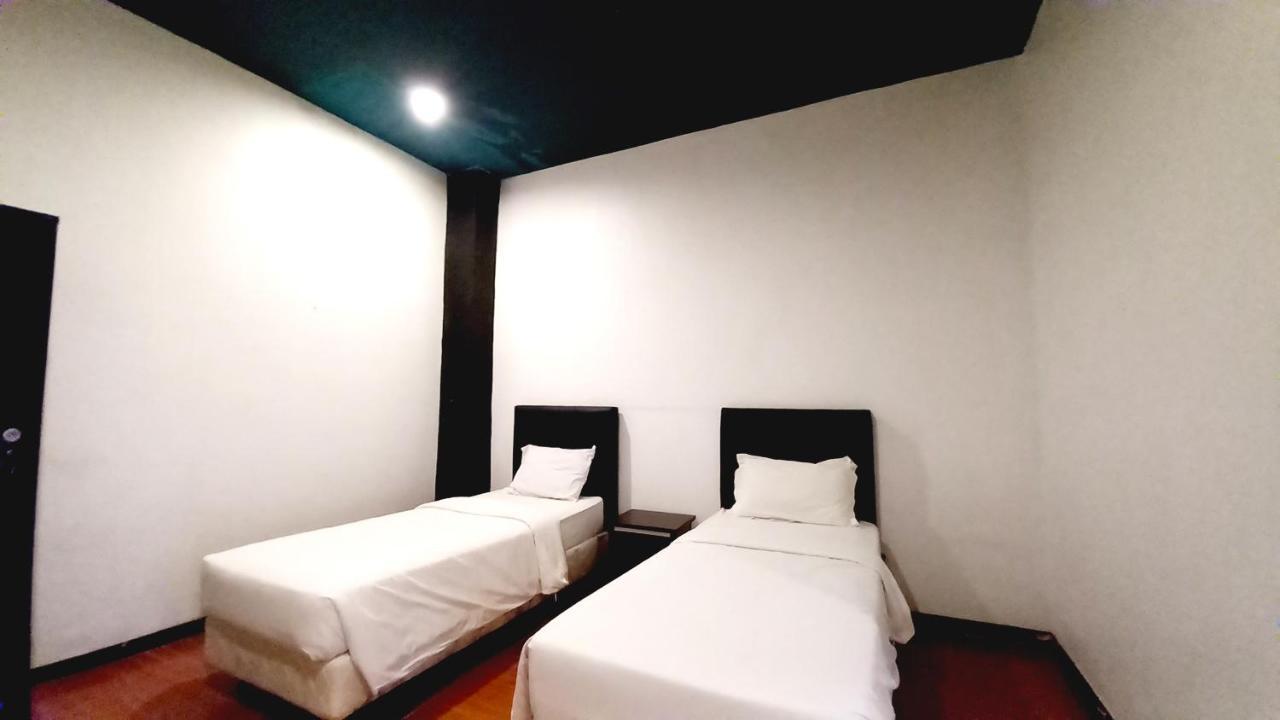 Dc Hotel & Hostel ลาบวนบาโจ ภายนอก รูปภาพ