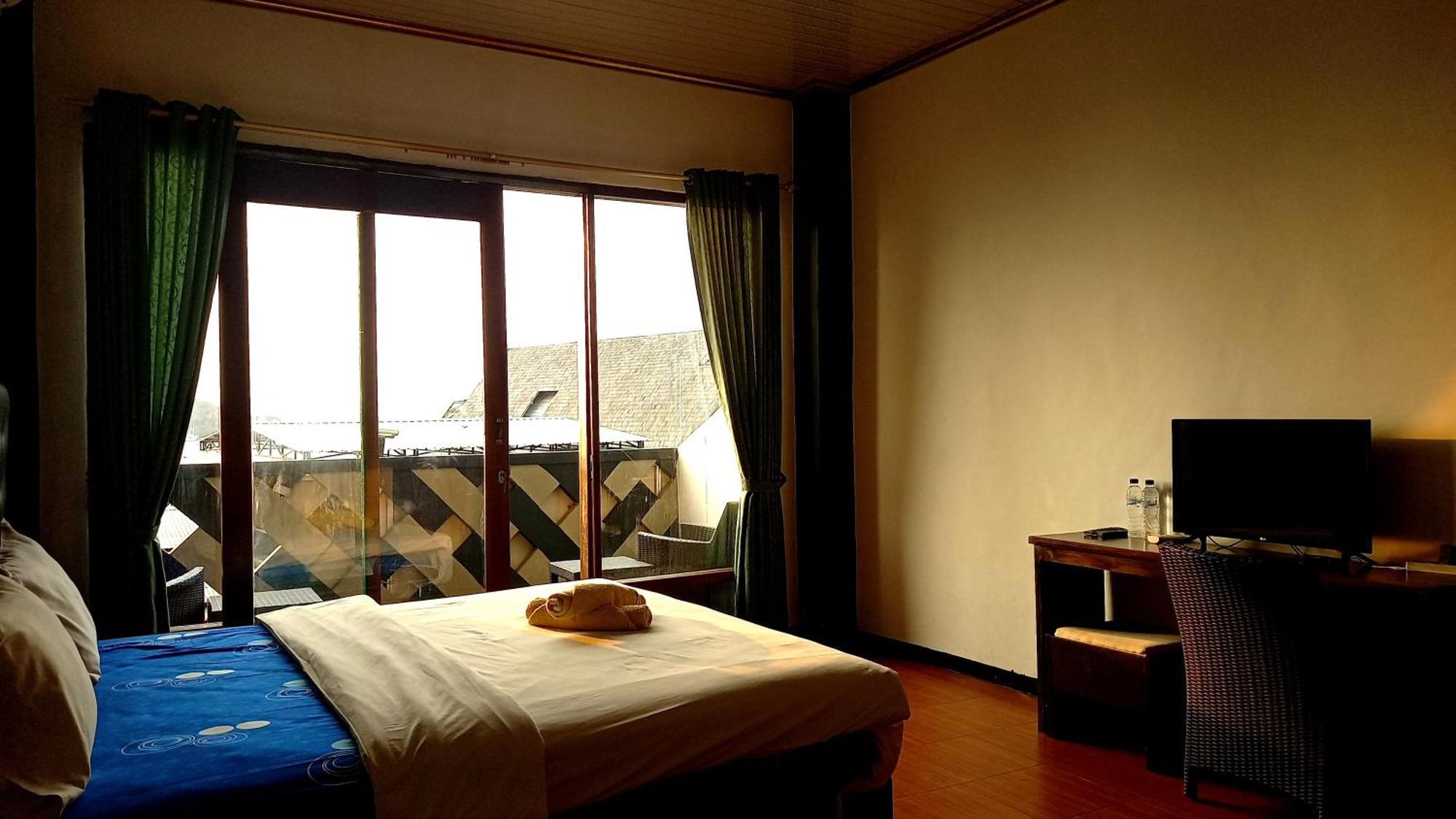 Dc Hotel & Hostel ลาบวนบาโจ ภายนอก รูปภาพ