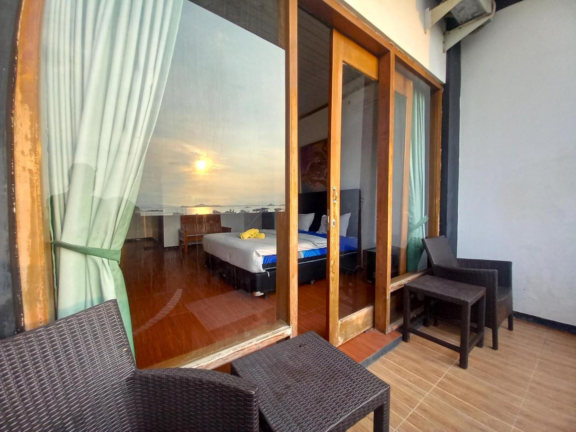 Dc Hotel & Hostel ลาบวนบาโจ ภายนอก รูปภาพ